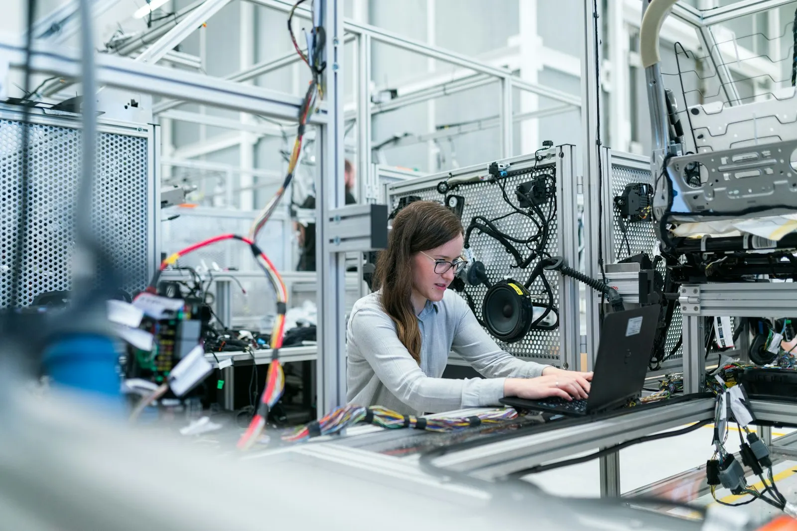 LoRA Explained: Low-Rank Adaptation for Fine-Tuning LLMs